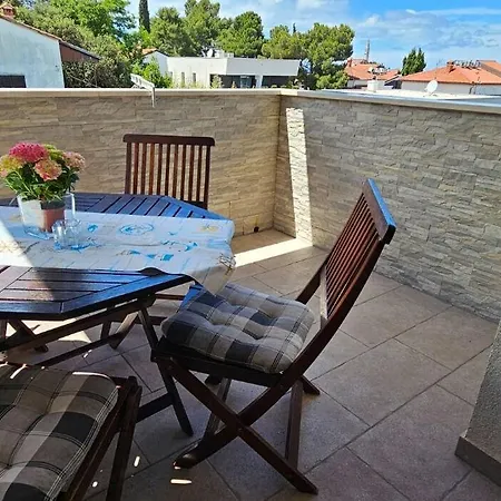 公寓 Tena 罗维尼